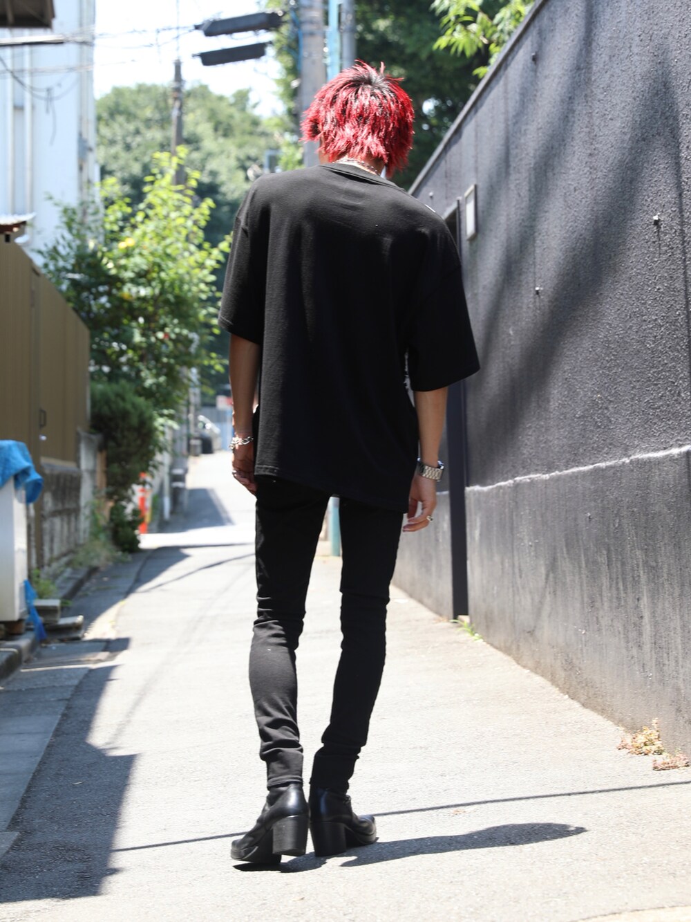「夏コーデ、モードストリート、ストリート、デニムパンツ、Tシャツ」｜「LEGENDAのHorror Photo T-shirt ＊（Tシャツ/カットソー、ブラック系）」を使った、LEGENDA_TOKYOさん（メンズ・177cm）の夏コーディネートの2枚目の写真