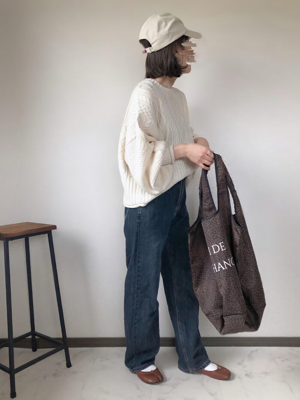 「クリスプ、シエナ、Ciena、Crisp yours、anq.、レオパード、キャップ、カジュアルコーデ、休日スタイル」|「CIENAのボリュームスリーブケーブルニット(ニット/セーター、ホワイト系)」を使った、uaさん(レディース・153cm)の秋コーディネートの2枚目の写真