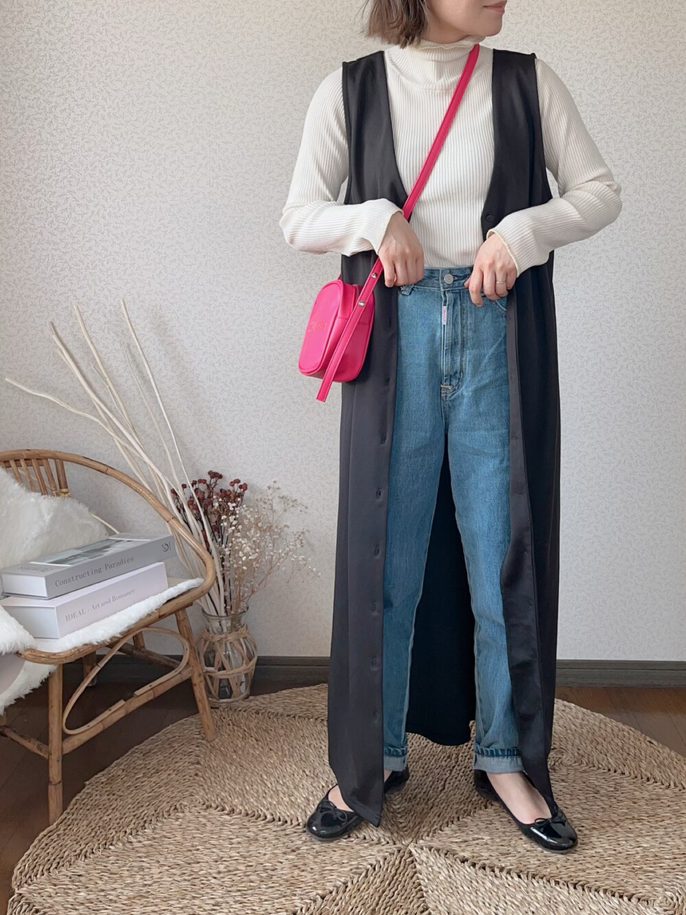 「アプレトロ、apretro、サムシング、SOMETHING、something_jean、zucca、ジレ、大人カジュアル、ショルダーバッグ、スクエアバッグ、春服みてみて」｜「SOMETHINGのSOMETHING/サムシング【年間ベストセラー】 FRENCH NOUVEAU Wフロントルーミースリムデニムパンツ（デニムパンツ、ブルー系）」を使った、uaさん（レディース・154cm）の春コーディネートの2枚目の写真