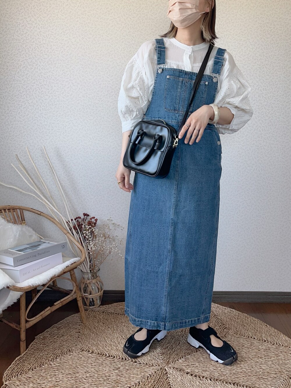 「アプレトロ、apretro、ANGIE VINTAGE、ジャンパースカート、サロペットスカート、ごきげんウィーク、エアリフト、isook」｜「ap retroのジャンパースカート（サロペット/オーバーオール、ブルー系）」を使った、uaさん（レディース・153cm）の春コーディネートの2枚目の写真