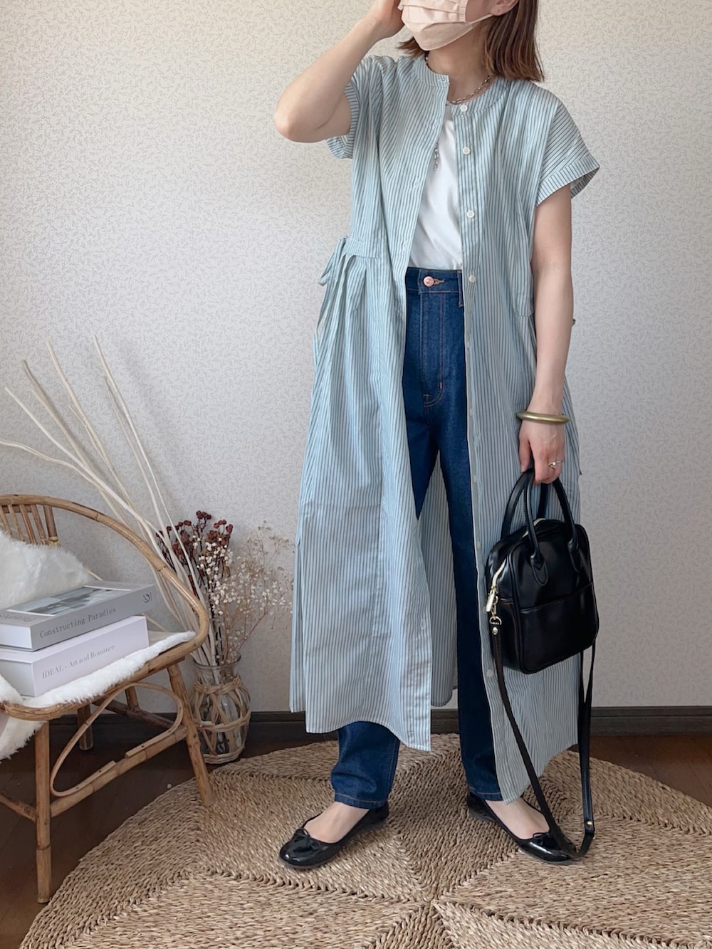 「春服、アーバンリサーチラボ、urban research lab、シャツワンピ、ストライプシャツワンピ、EDWIN、マムジーンズ、anq.、isook」｜「UR Lab.の『UR TECH Smart Linen Touch』ウエストタックフレンチワンピース（ワンピース、グリーン系）」を使った、uaさん（レディース・154cm）の春コーディネートの2枚目の写真