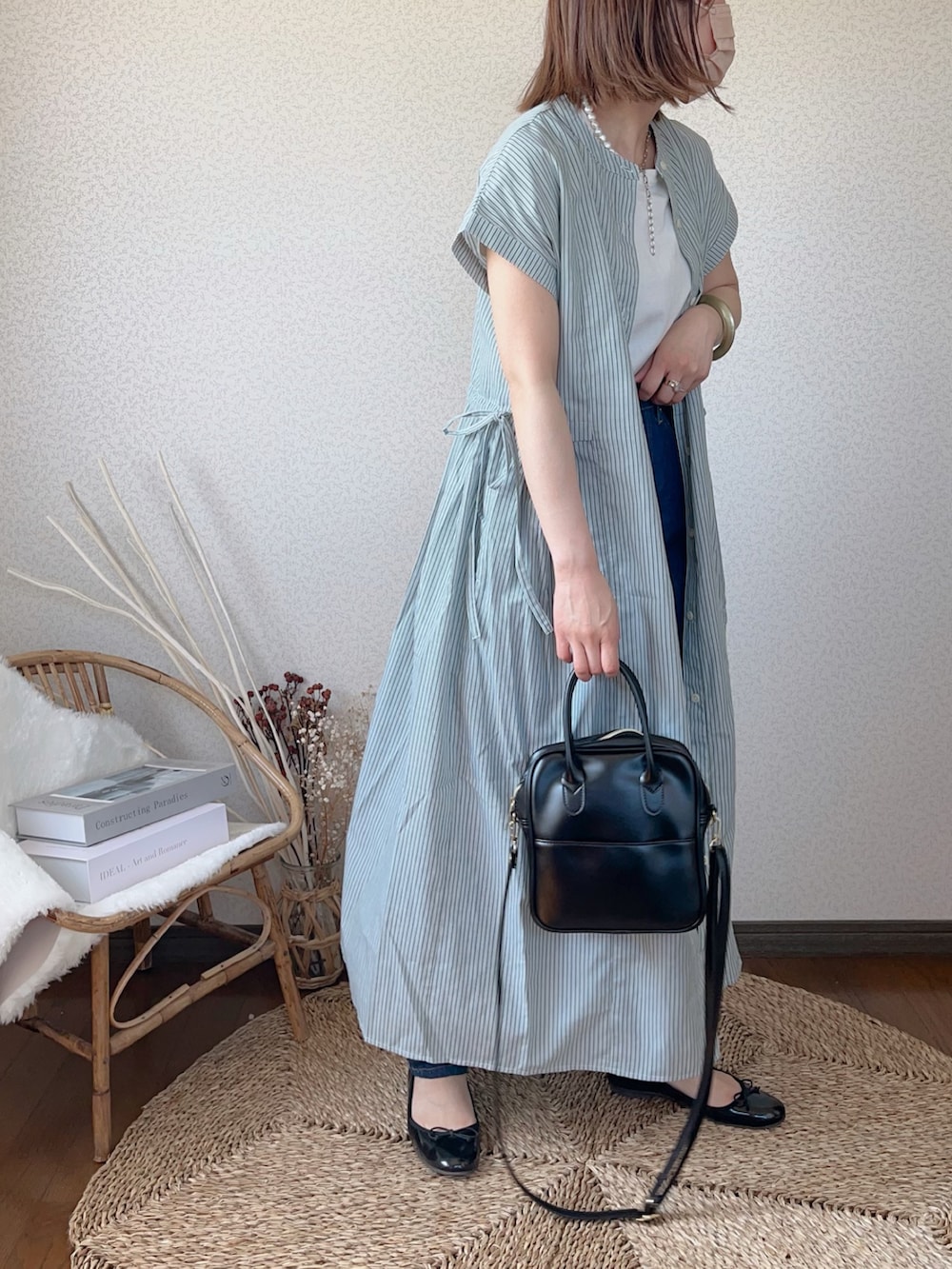 「春服、アーバンリサーチラボ、urban research lab、シャツワンピ、ストライプシャツワンピ、EDWIN、マムジーンズ、anq.、isook」｜「UR Lab.の『UR TECH Smart Linen Touch』ウエストタックフレンチワンピース（ワンピース、グリーン系）」を使った、uaさん（レディース・154cm）の春コーディネートの3枚目の写真