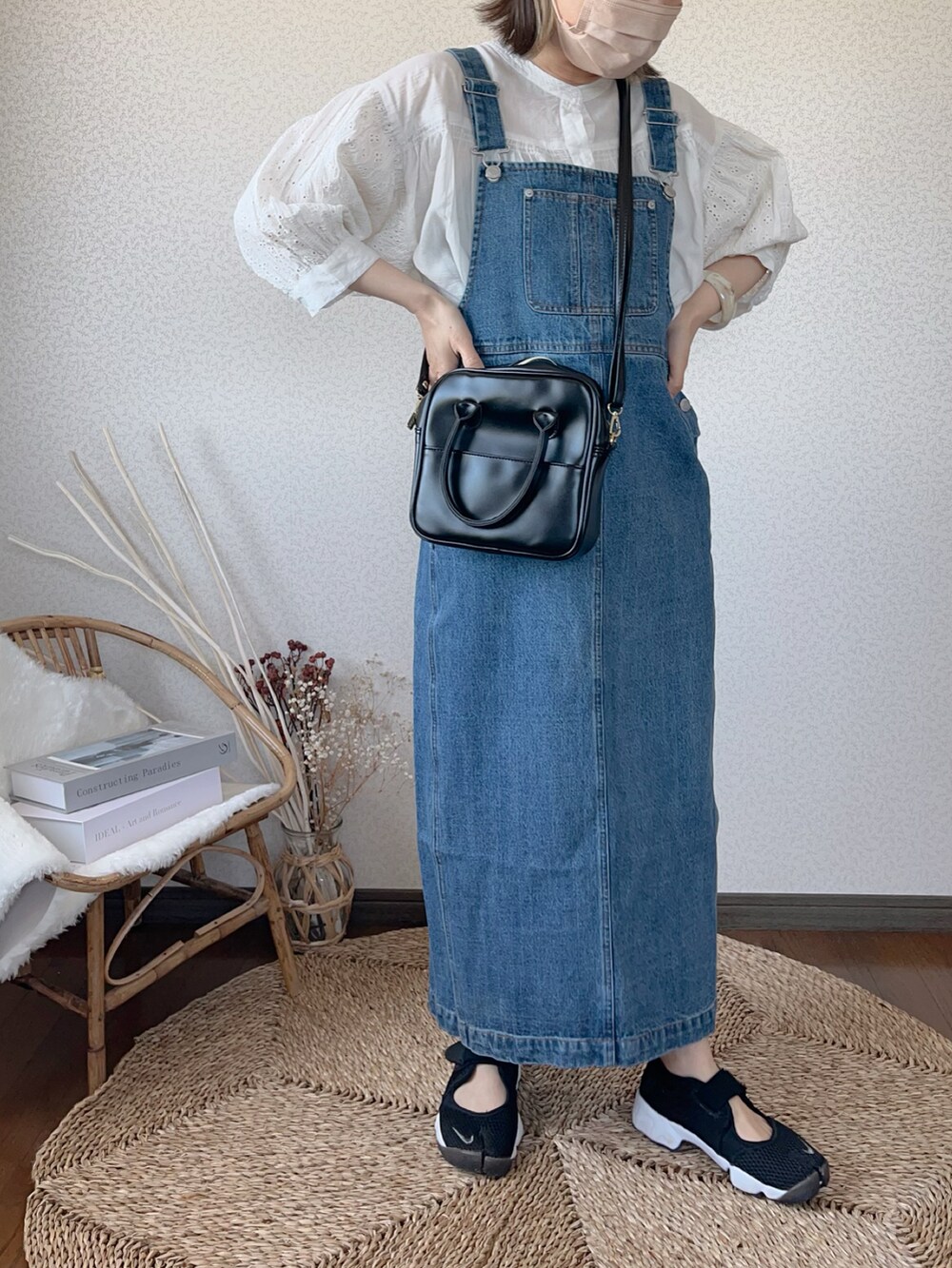 「アプレトロ、apretro、ANGIE VINTAGE、ジャンパースカート、サロペットスカート、ごきげんウィーク、エアリフト、isook」｜「ap retroのジャンパースカート（サロペット/オーバーオール、ブルー系）」を使った、uaさん（レディース・153cm）の春コーディネートの3枚目の写真