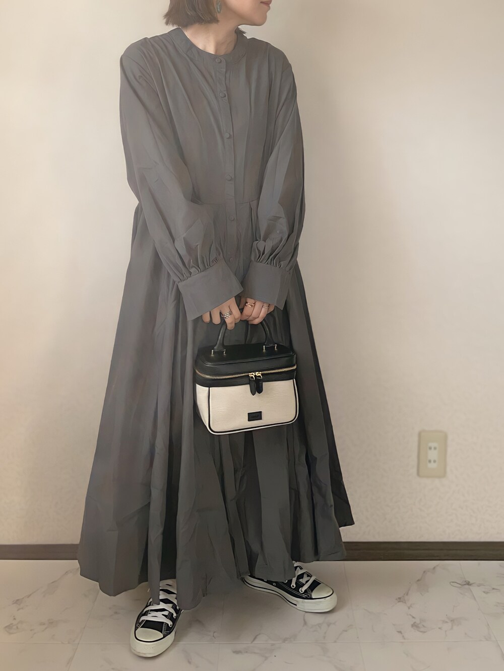 「シャツワンピ、ハイカットスニーカー、低身長コーデ、シャツブルゾン、シエナ、chiiiibag、Ciena、ECRIRE、エクリール、ECRIRE✖︎yun」｜「CIENAの中綿シャツブルゾン（ダウンジャケット/コート、ホワイト系）」を使った、uaさん（レディース・153cm）の冬コーディネートの3枚目の写真