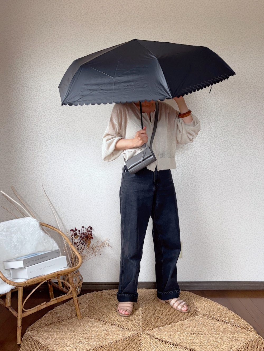「waterfront、日傘、ウォーターフロント、晴雨兼用、折りたたみ傘、カジュアルコーデ、夏コーデ、夏ファッション、大人カジュアル」｜「Waterfrontの日傘　ネオミニ UVブロック 折 51cm（折りたたみ傘、ブラック系）」を使った、uaさん（レディース・153cm）の夏コーディネートの2枚目の写真
