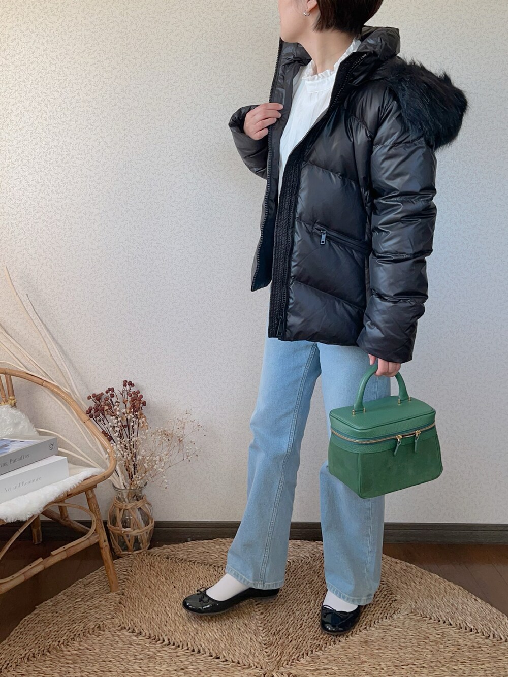 「カルバンクライン、WEARハロウィン2022、Calvin Klein、ダウンジャケット、LEE、デニムパンツ、低身長、カジュアルコーデ、オトナカジュアル、PR」｜「Calvin Kleinのリアルダウンジャケット（ダウンジャケット/コート、ブラック系）」を使った、uaさん（レディース・154cm）の秋コーディネートの2枚目の写真