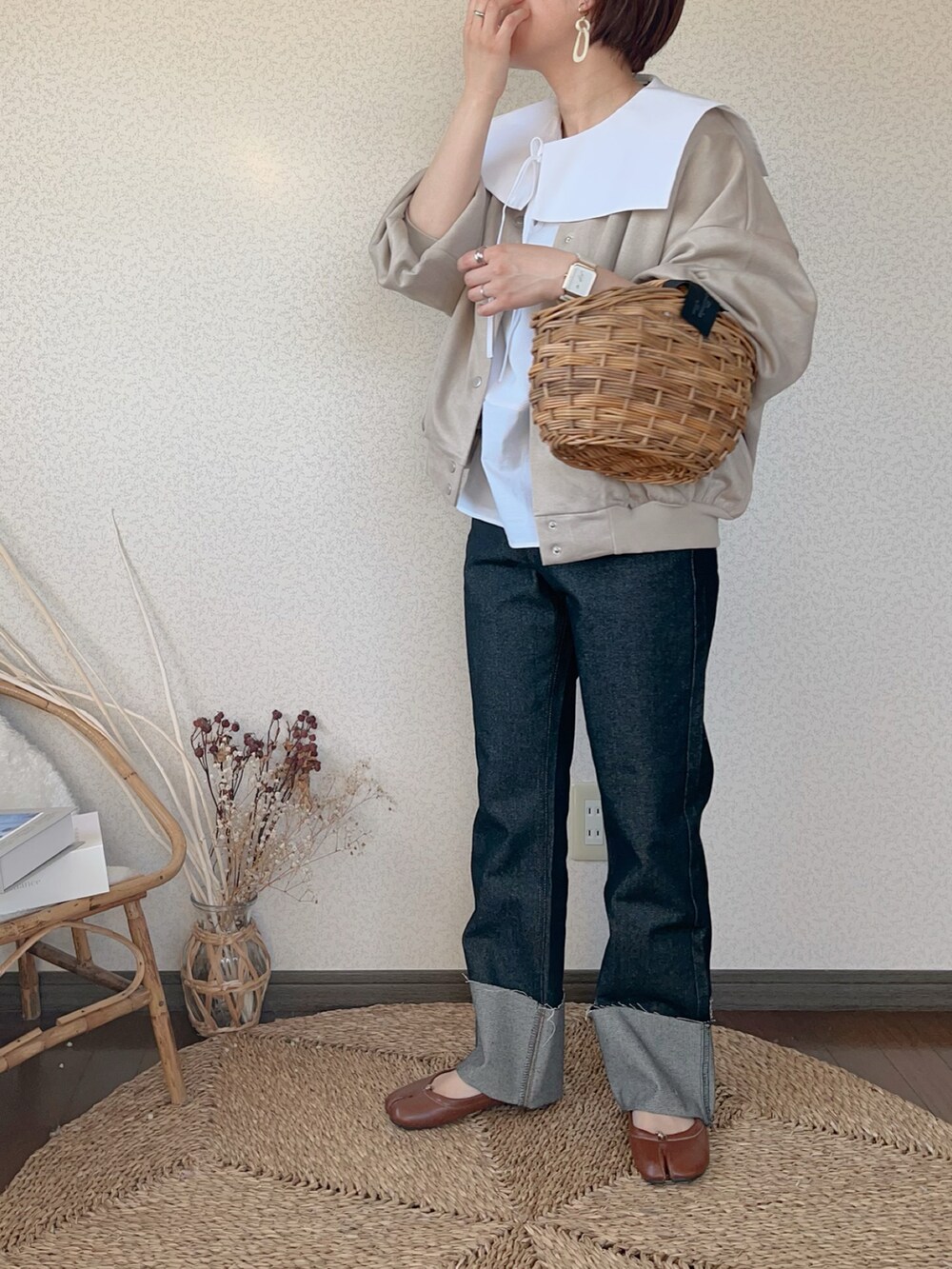 「春服デビュー宣言、Fizz、スタジャン、notch.、春服、大人カジュアル、休日スタイル、おでかけコーデ、低身長女子、ロールアップデニム」|「Fizzの【Fizz/フィズ】 フェイクスエードスタジャン(スタジャン、ベージュ系)」を使った、uaさん(レディース・154cm)の春コーディネートの2枚目の写真