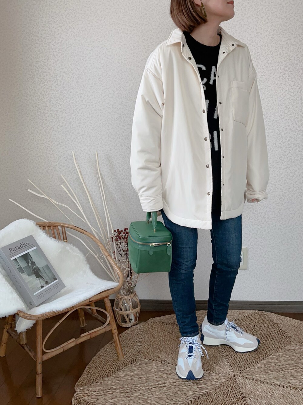 「Ciena、シエナ、chiiiibag、春コーデ、デニム、スキニーデニム」｜「CIENAの中綿シャツブルゾン（ダウンジャケット/コート、ホワイト系）」を使った、uaさん（レディース・153cm）の冬コーディネートの2枚目の写真