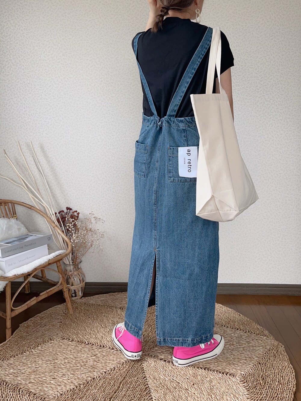 「アプレトロ、apretro、ANGIE VINTAGE、Ciena、初夏コーデ、ジャンパースカート、サロペットスカート、低身長女子、シンプルコーデ、夏だ！Tシャツ着よう！」｜「ANGIEの【UNITED ATHLE】ANGIEロゴトートバック（エコバッグ/サブバッグ、ホワイト系）」を使った、uaさん（レディース・153cm）の春コーディネートの3枚目の写真