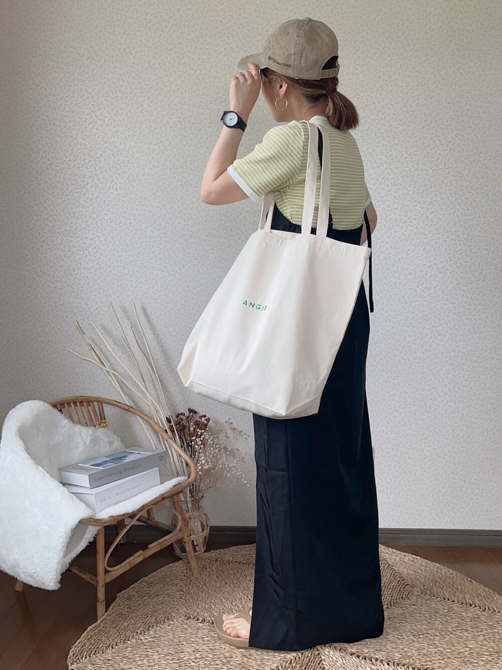 「アプレトロ、apretro、キャミワンピ、tiptop、ANGIE VINTAGE、ロゴトート、oofos、オトナ女子、お出かけコーデ、休日スタイル」｜「ap retroのスリットロングキャミワンピース（ワンピース、ブラック系）」を使った、uaさん（レディース・153cm）の夏コーディネートの3枚目の写真