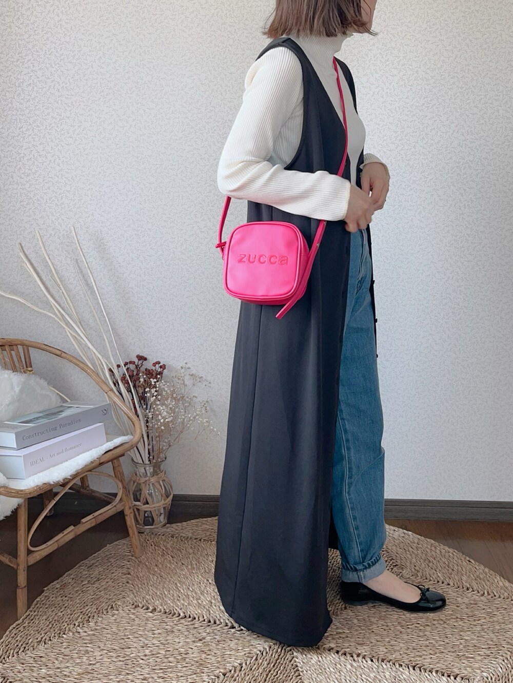 「アプレトロ、apretro、サムシング、SOMETHING、something_jean、zucca、ジレ、大人カジュアル、ショルダーバッグ、スクエアバッグ、春服みてみて」｜「SOMETHINGのSOMETHING/サムシング【年間ベストセラー】 FRENCH NOUVEAU Wフロントルーミースリムデニムパンツ（デニムパンツ、ブルー系）」を使った、uaさん（レディース・154cm）の春コーディネートの3枚目の写真