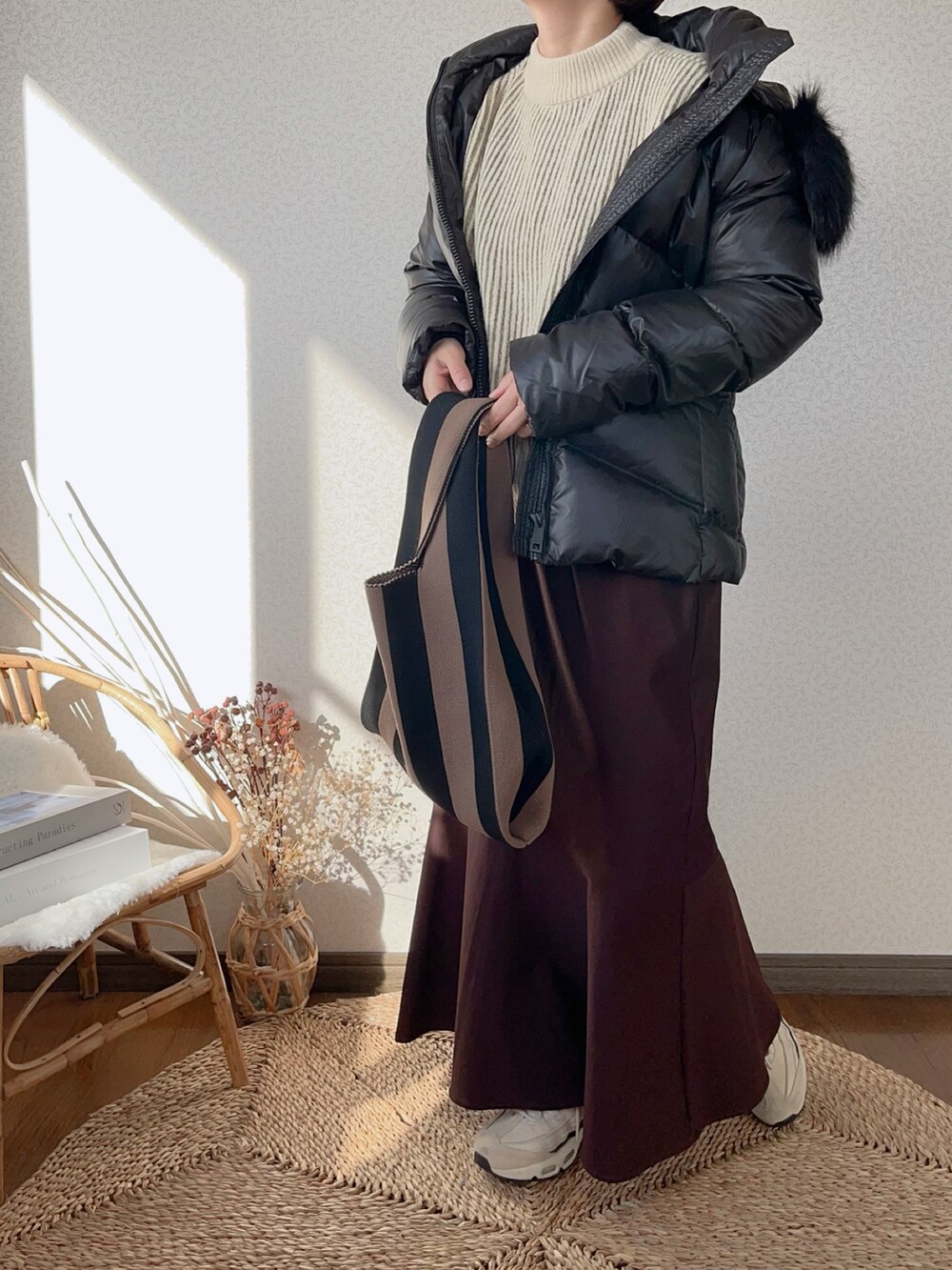 「アプレトロ、apretro、オトナカジュアル、Calvin Klein、カルバンクライン、ダウンジャケット、ニット、マーメイドスカート、休日スタイル、冬コーデ、きれいめカジュアル」|「Calvin Kleinのリアルダウンジャケット(ダウンジャケット/コート、ブラック系)」を使った、uaさん(レディース・154cm)の秋コーディネートの2枚目の写真