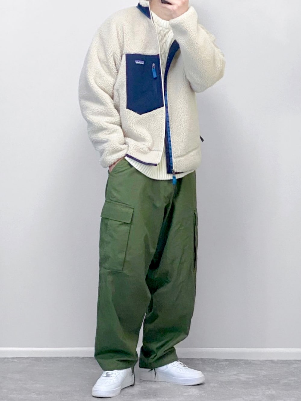「ダウンジャケット、ノルディック柄、求心柄、カーゴパンツ、ミリタリー、THE NORTH FACE、ブラウン」｜「THE NORTH FACEのTHE NORTH FACE/RIMO Jacket（ブルゾン、ブラック系）」を使った、gakuさん（メンズ・173cm）の冬コーディネートの2枚目の写真