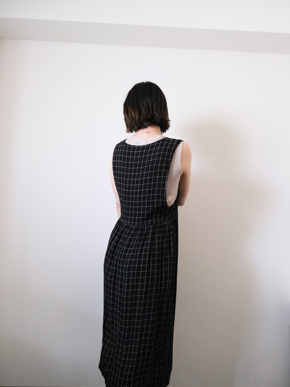 「大人かわいい、夏、ワンピース、チェック、シンプルコーデ、古着MIX、古着、古着コーデ、ビンテージ、vintage、VINTAGE、4-101、nitaconita」｜「4-101のアイテム（ワンピース/ドレス、ブラック系）」を使った、4-101 Vintage Storeさん（レディース・160cm）の夏コーディネートの2枚目の写真