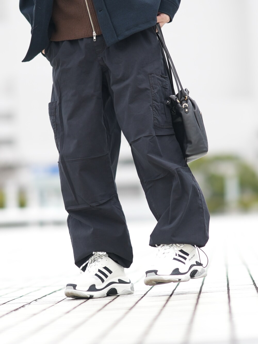 「私の推しブランド、休日スタイル、今日のコーデ、シンプル、ワイドパンツ、大人コーデ」｜「ZARAのアイテム（ジャケット/アウター、ブルー系）」を使った、とっしーさん（メンズ・184cm）の冬コーディネートの3枚目の写真