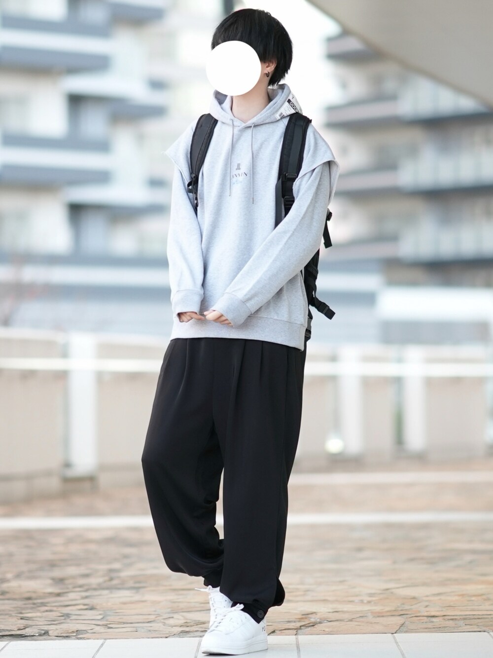 「DOOPZのアイテム（パーカー、グレー系）」を使った、とっしーさん（メンズ・184cm）の冬コーディネートの3枚目の写真