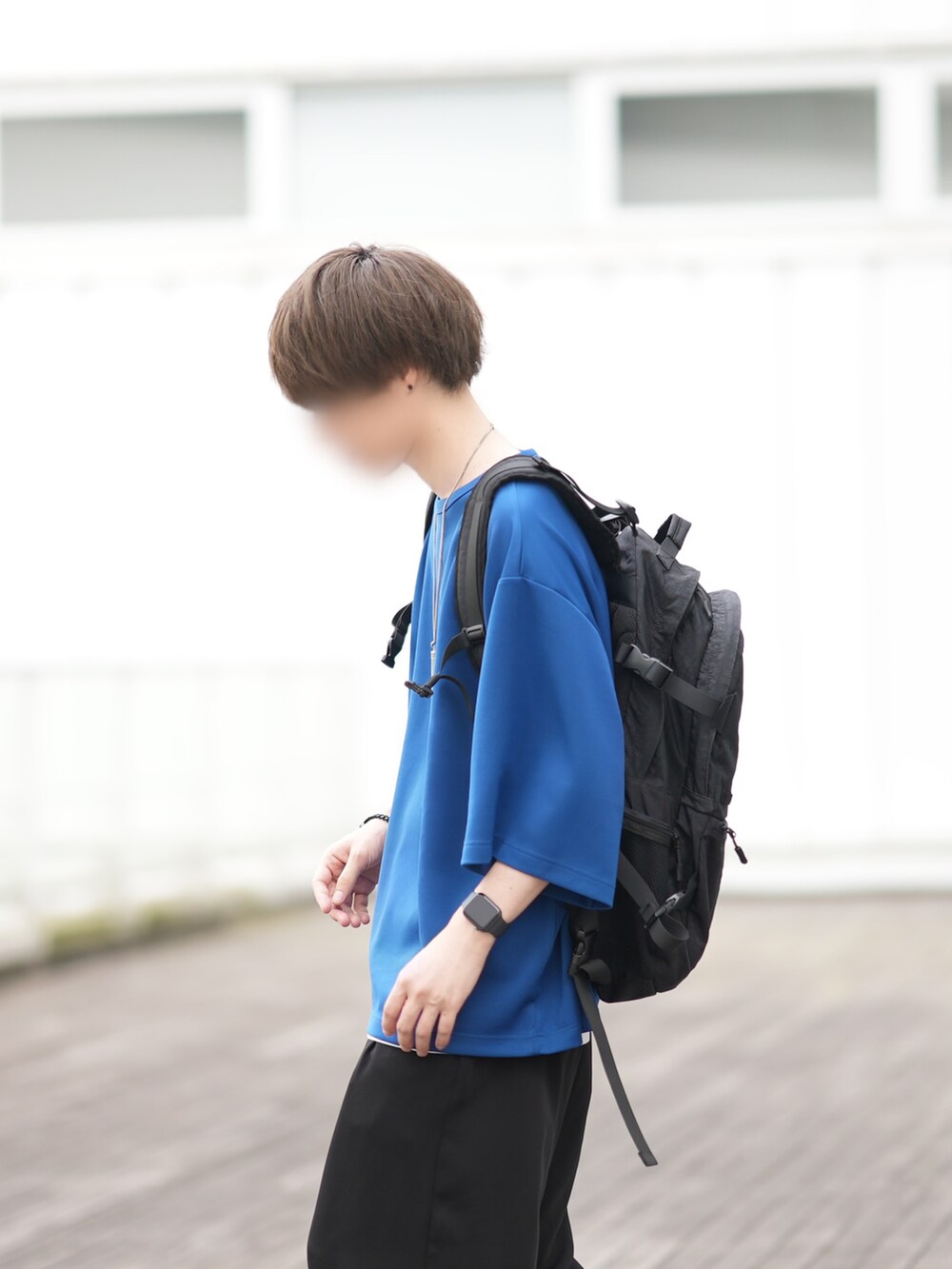 「ごきげんウィーク、休日スタイル、夏コーデ、シンプルスタイル、ビッグシルエット、ビッグT、ゆるコーデ、ブルー」｜「DOOPZのポンチルーズスリーブカットソー（Tシャツ/カットソー、ブルー系）」を使った、とっしーさん（メンズ・184cm）の春コーディネートの3枚目の写真