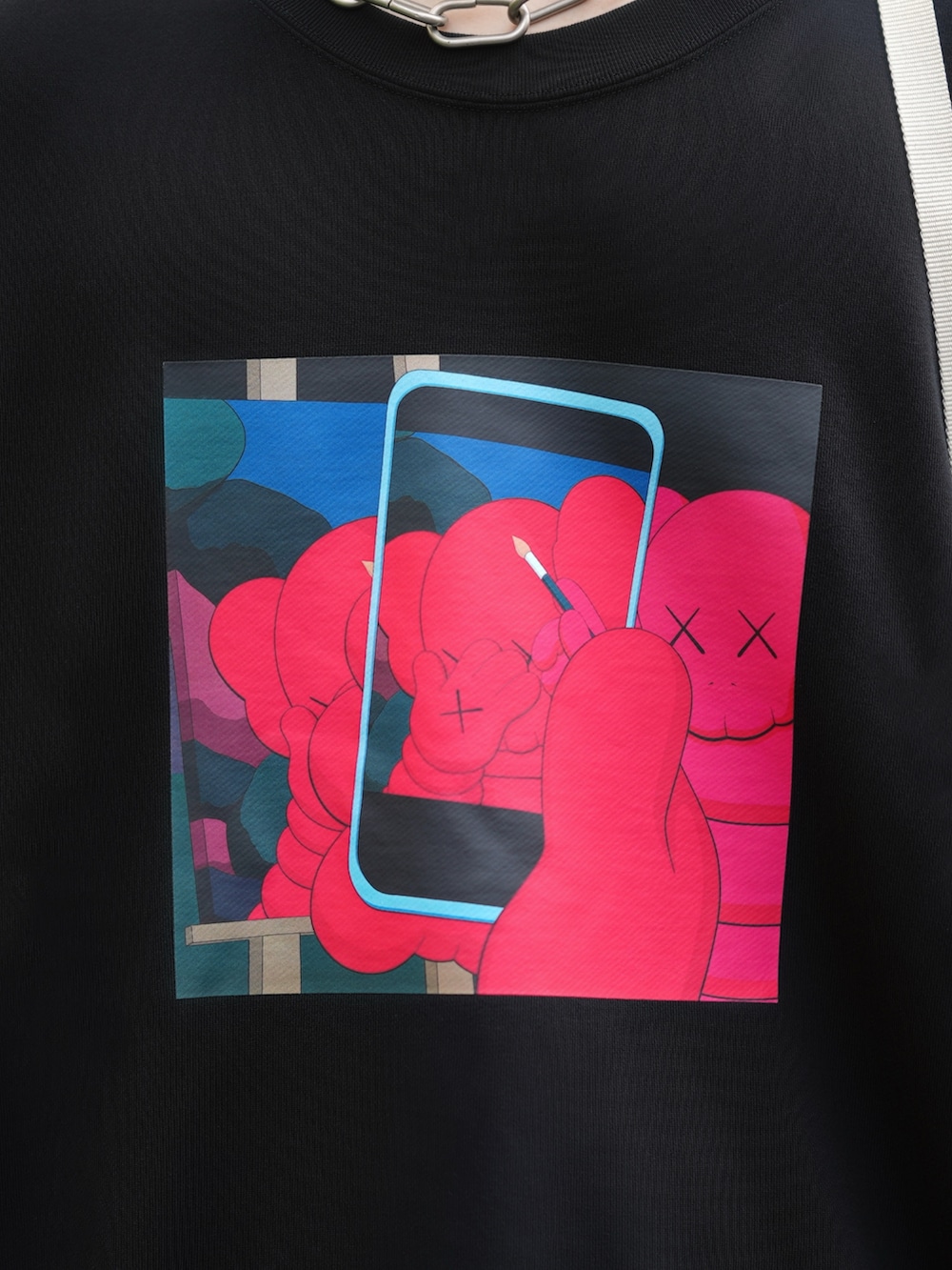 「お出かけコーデ、古着MIX、秋服準備はじめました、ゆるコーデ、リラックススタイル、シンプルスタイル、ワイドデニム、メンズコーデ、おでかけコーデ」｜「UNIQLO × KAWSのアイテム（スウェット、ブラック系）」を使った、とっしーさん（メンズ・184cm）の夏コーディネートの4枚目の写真