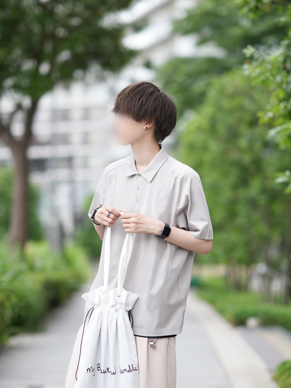 「カジュアルコーデ、大人コーデ、ベージュ、シンプル、ポロシャツ、UNIQLO」｜「UNIQLOのアイテム（ポロシャツ、ベージュ系）」を使った、とっしーさん（メンズ・184cm）の夏コーディネートの2枚目の写真