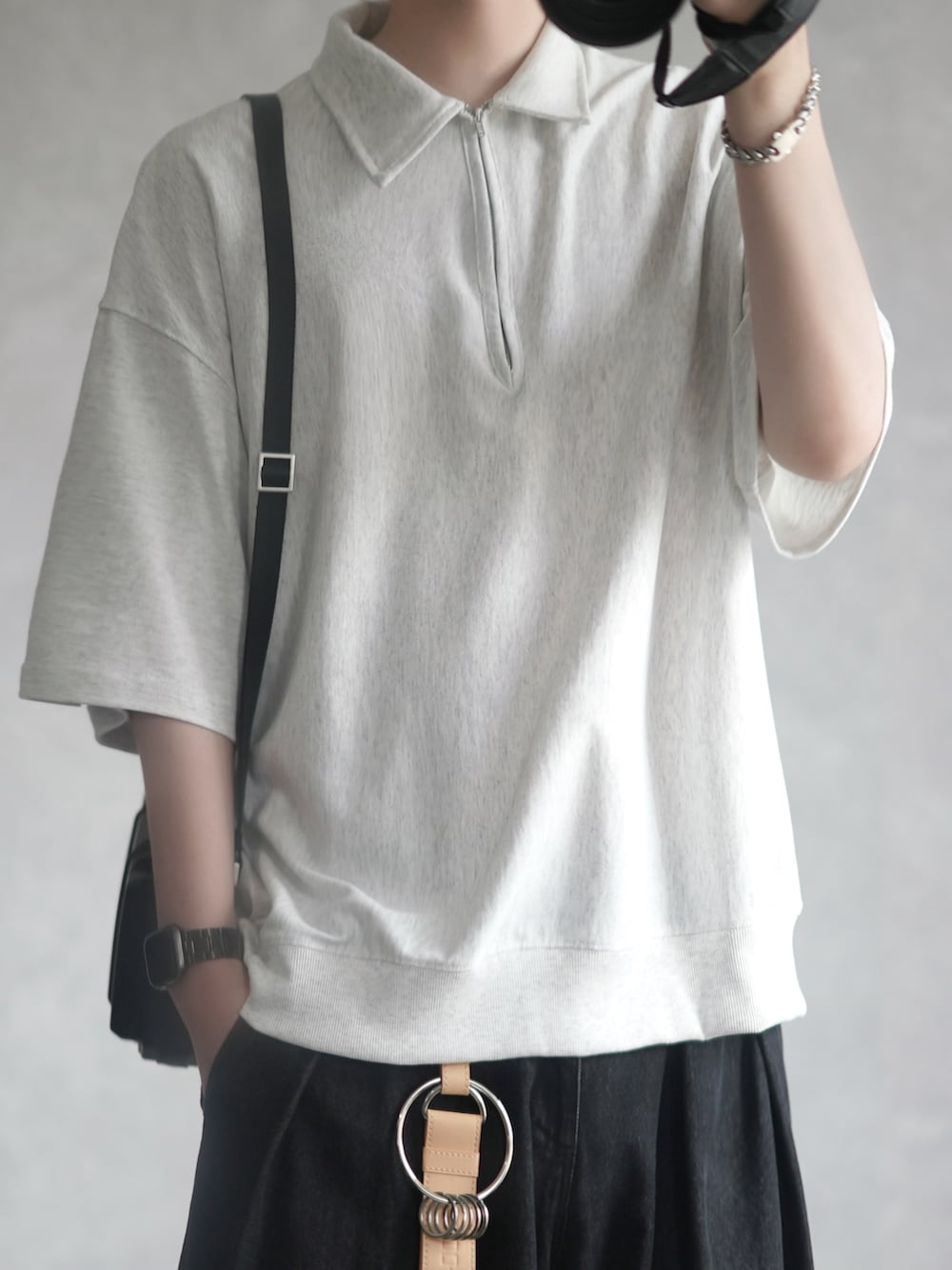 「デニム、夏ルックで気分アップ、メンズファッション、休日コーデ、シンプル、白Tシャツ、ハーフジップ、GUコーデ、DOOPZ、ローファー、ブレスレット、キーリング」｜「DOOPZのRugged Chain Bracelet - ラジッドチェーンブレスレット（ブレスレット、シルバー系）」を使った、とっしーさん（メンズ・184cm）の夏コーディネートの2枚目の写真