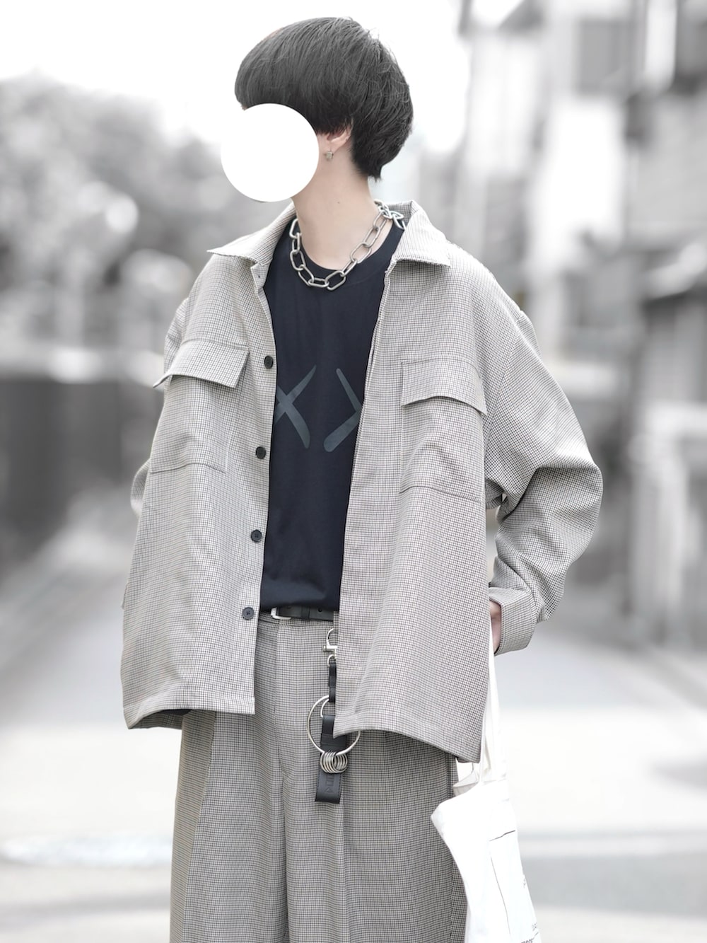 「お出かけコーデ、秋服準備はじめました、カジュアルコーデ、セットアップ、タックイン、UT、kaws×uniqlo、カジュアル、デートコーデ、トートバッグ、GUコーデ、秋コーデ」｜「GUのアイテム（ジャケット/アウター、ベージュ系）」を使った、とっしーさん（メンズ・184cm）の夏コーディネートの2枚目の写真