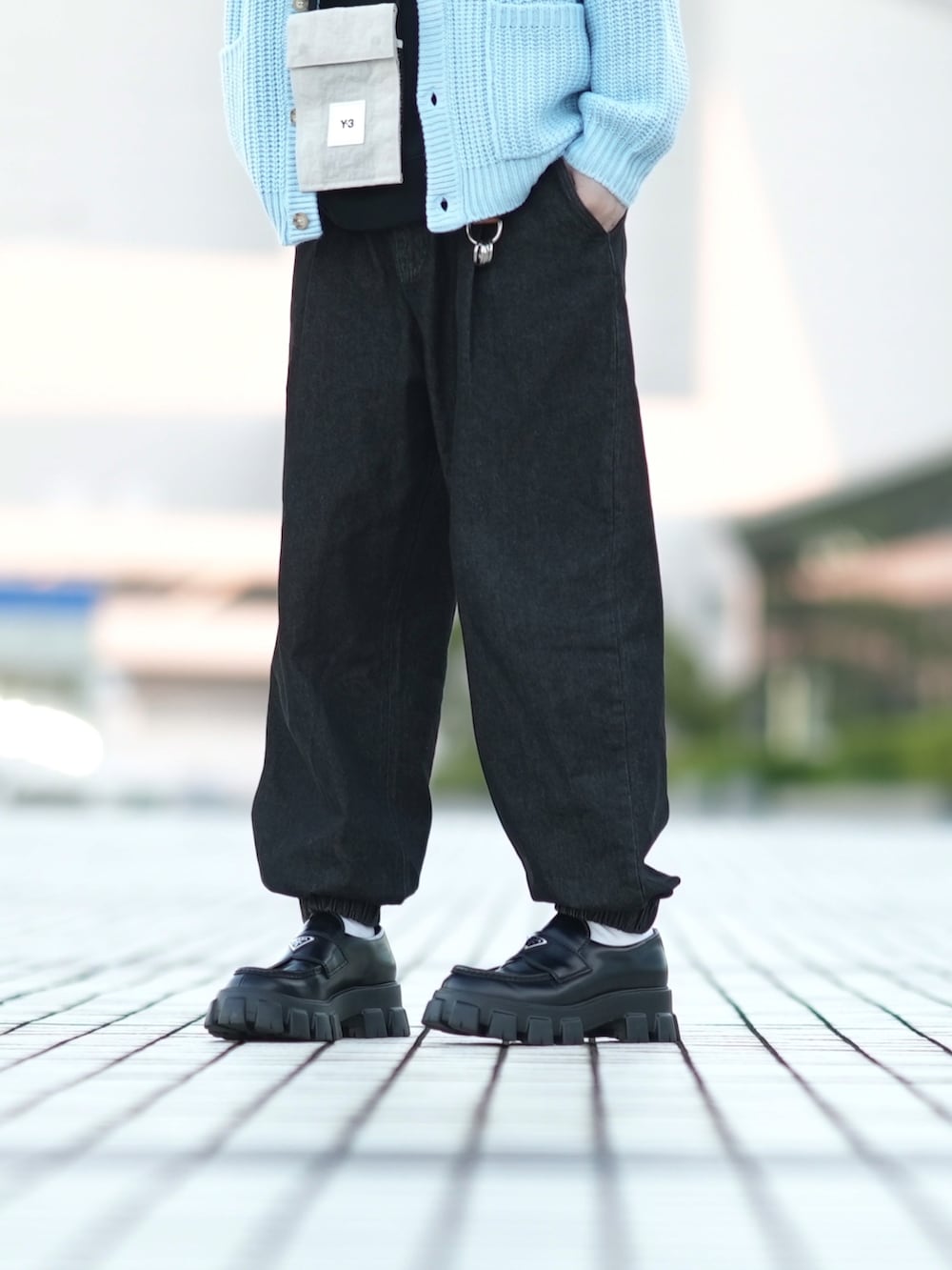 「休日コーデ、ビッグシルエット、冬のコーデ、シンプルスタイル、ストリートMIX、ゆるコーデ、冬、カーディガン」｜「GUのアイテム（カーディガン/ボレロ、ブルー系）」を使った、とっしーさん（メンズ・184cm）の冬コーディネートの5枚目の写真