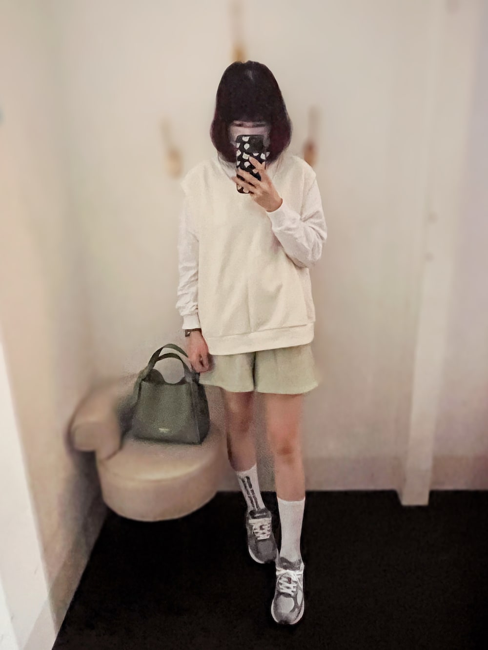 「PAZZO、Kate Spade、New Balance、NEW BALANCE 990、ケイト・スペード ニューヨーク(kate spade new york)、ニューバランス、ニューバランス990」｜「NEW BALANCEのアイテム（スニーカー、グレー系）」を使った、Ja̲s̲m̲i̲n̲e̲🐈  さん（レディース・163cm）の春コーディネートの2枚目の写真