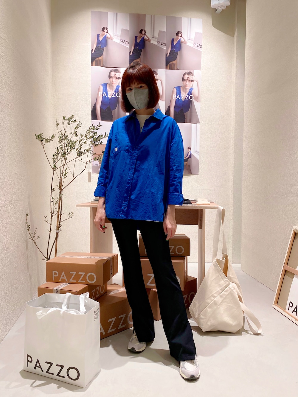 「PAZZO、New Balance、new balance 2002、ニューバランス、ニューバランス2002、秋、ootd」｜「PAZZOのアイテム（シャツ/ブラウス、ブルー系）」を使った、Ja̲s̲m̲i̲n̲e̲🐈  さん（レディース・163cm）の秋コーディネートの2枚目の写真
