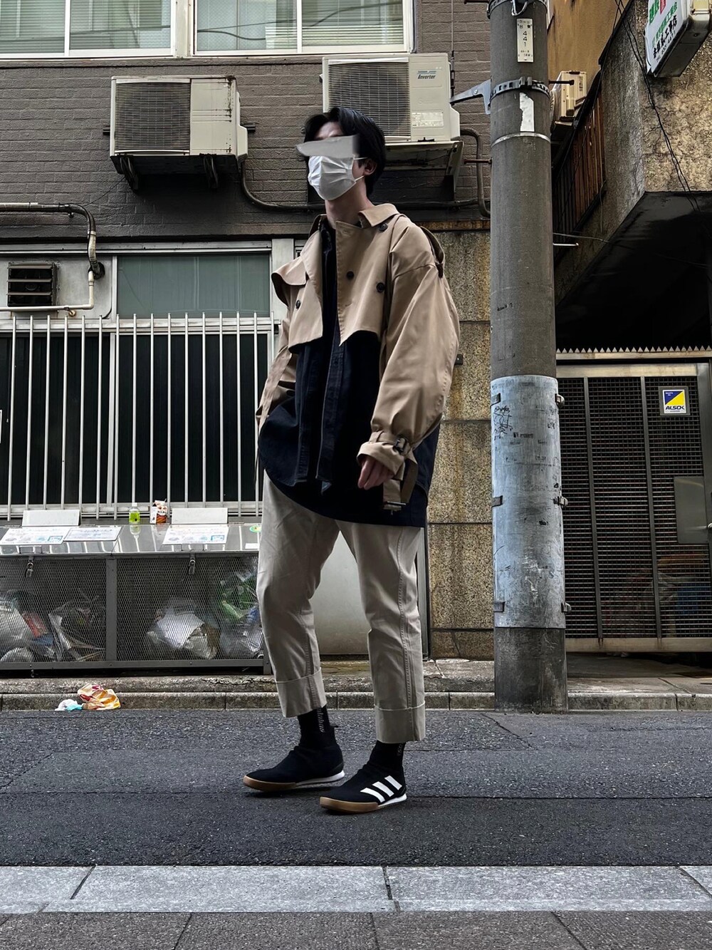 「春コーデ、春服みてみて、おしゃれさんと繋がりたい、きれいめカジュアル、ストリートコーデ、はじめましてコーデ、ベージュコーデ、ベージュ×ブラック、ブラック×ベージュ、チノパン、ショート丈、MR.GENTLEMAN、gosharubchinskiy、レイヤードスタイル、レイヤード」｜「Gosha RubchinskiyのGosha Rubchinskiy - ACE 16+ Super スニーカー - men - ポリエステル/rubber/cotton - 9（スニーカー、ブラック系）」を使った、natsukiさん（メンズ・187cm）の春コーディネートの3枚目の写真