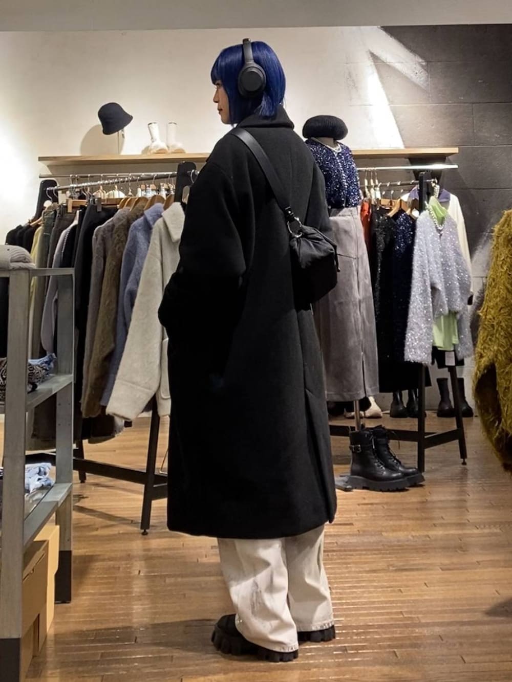 「低身長、JEANASIS」｜「JEANASISのハクプリントデニムパンツ/969492（デニムパンツ、ホワイト系）」を使った、ミサ(JEANASiS)さん（レディース・155cm）の冬コーディネートの3枚目の写真