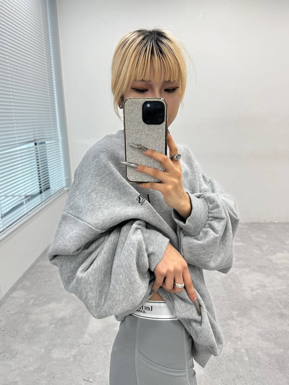 「低身長、JEANASIS」｜「JEANASISの【Les Fleurs】ロゴゴムハーフレギンス/127711（レギンス/スパッツ、グレー系）」を使った、ミサ(JEANASiS)さん（レディース・155cm）の秋コーディネートの3枚目の写真