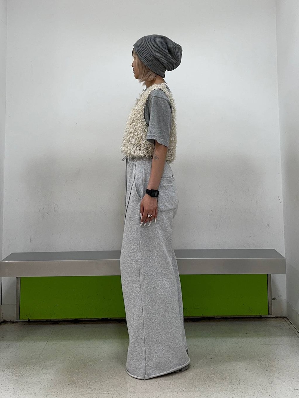 「低身長、JEANASIS」｜「JEANASISのasymmetry sneakers/104199（スニーカー、シルバー系）」を使った、ミサ(JEANASiS)さん（レディース・155cm）の春コーディネートの3枚目の写真