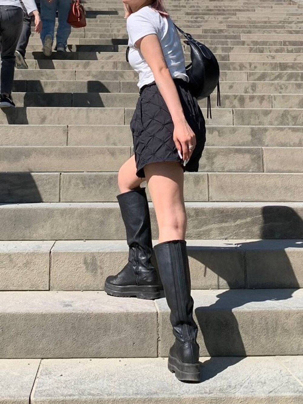 「JEANASIS、低身長」｜「JEANASISのフェイクレザーZIPムーンBAG/106926（ショルダーバッグ、ブラック系）」を使った、ミサ(JEANASiS)さん（レディース・155cm）の春コーディネートの3枚目の写真