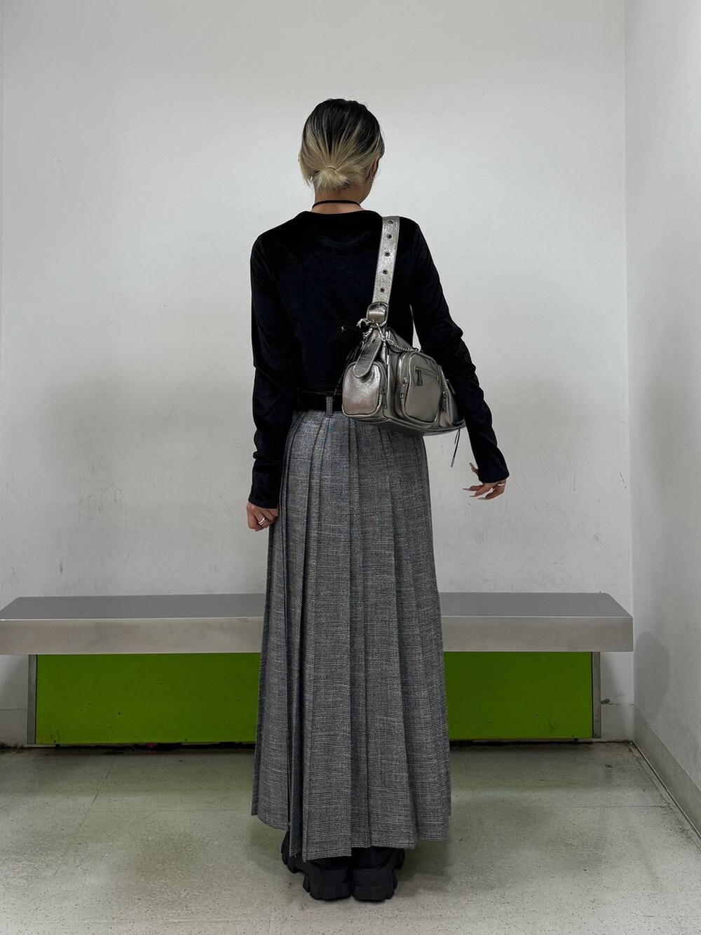 「低身長、JEANASIS」｜「JEANASISの4ポケットワンショルダーBAG/131265（ショルダーバッグ、シルバー系）」を使った、ミサ(JEANASiS)さん（レディース・155cm）の夏コーディネートの3枚目の写真