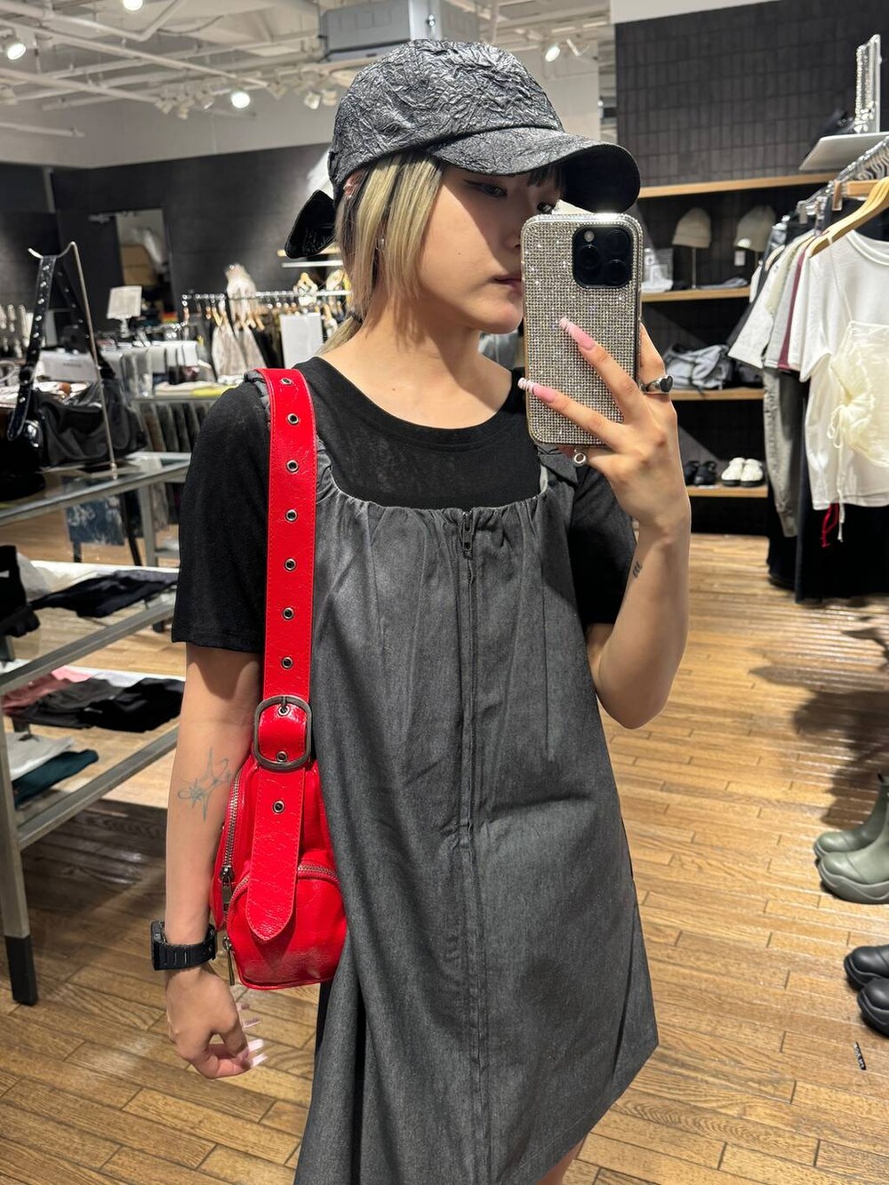 「低身長、JEANASIS」｜「JEANASISのサテンリボンCAP/129992（キャップ、ブラック系）」を使った、ミサ(JEANASiS)さん（レディース・155cm）の夏コーディネートの3枚目の写真