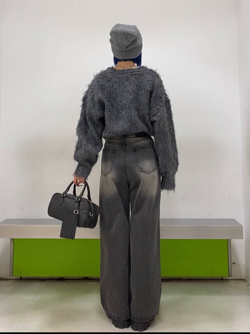 「ワントーン、低身長、JEANASIS」｜「JEANASISのヴィンテージレザーライクボストンBAG/969767（ボストンバッグ、ブラック系）」を使った、ミサ(JEANASiS)さん（レディース・155cm）の冬コーディネートの2枚目の写真