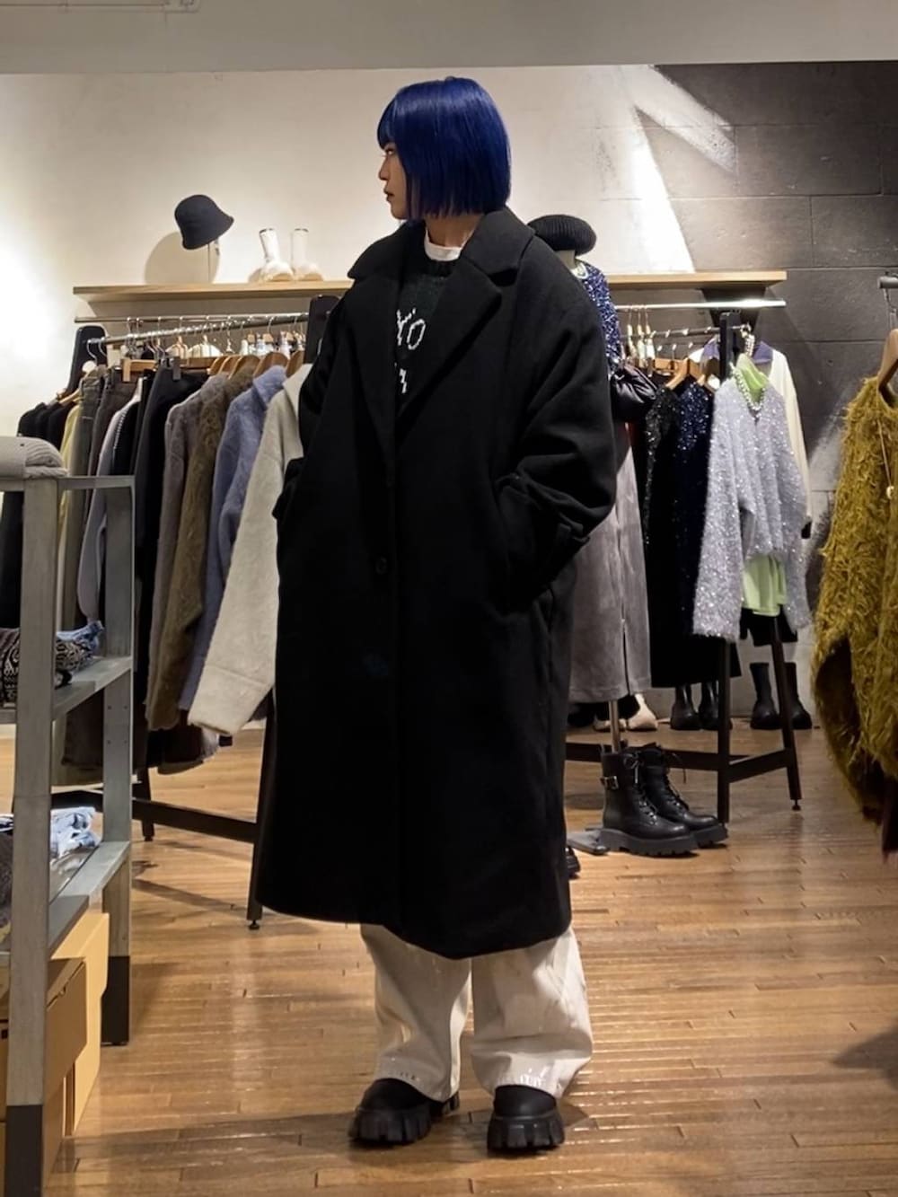 「低身長、JEANASIS」｜「JEANASISのハクプリントデニムパンツ/969492（デニムパンツ、ホワイト系）」を使った、ミサ(JEANASiS)さん（レディース・155cm）の冬コーディネートの2枚目の写真