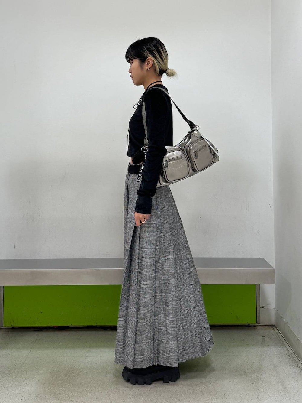 「低身長、JEANASIS」｜「JEANASISの4ポケットワンショルダーBAG/131265（ショルダーバッグ、シルバー系）」を使った、ミサ(JEANASiS)さん（レディース・155cm）の夏コーディネートの2枚目の写真