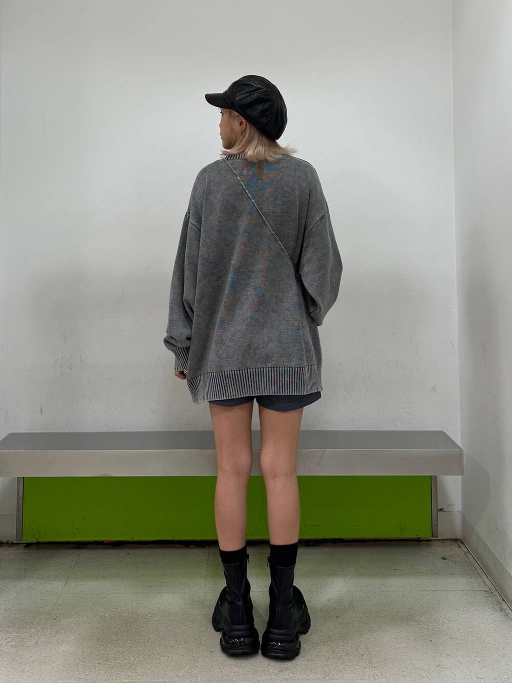 「低身長、JEANASIS」｜「JEANASISのBLURロゴBIGプルオーバー/112620（ニット/セーター、グレー系）」を使った、ミサ(JEANASiS)さん（レディース・155cm）の夏コーディネートの3枚目の写真