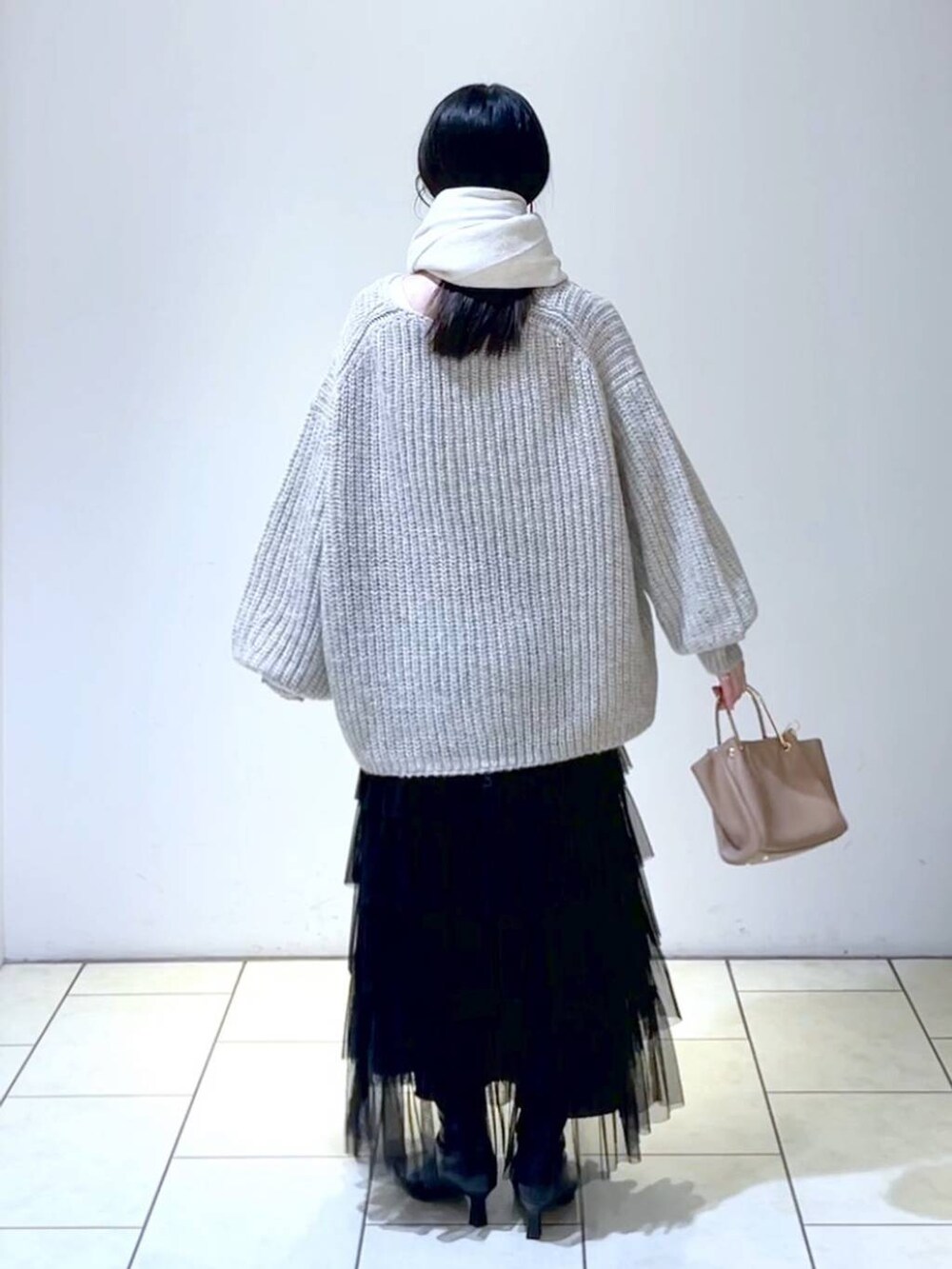 「ゆったり、きれいめ、カジュアル」|「LOWRYS FARMのメタルバレッタ 265411(バレッタ/ヘアクリップ、ゴールド系)」を使った、なかみさん(レディース・154cm)の冬コーディネートの4枚目の写真
