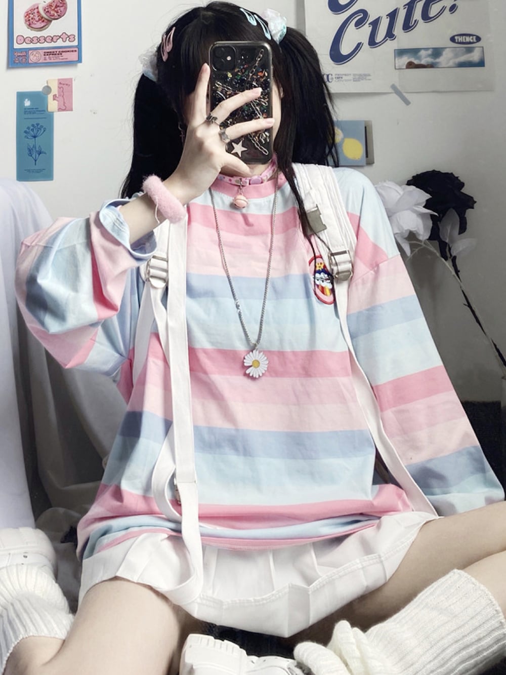 ピンク系のTシャツ/カットソーを着用したレディースの夏コーディネートの3枚目の写真