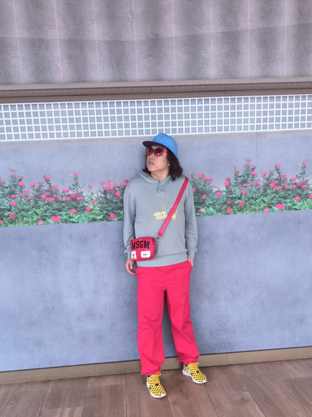 「MSGMのアイテム（バッグ、レッド系）」を使った、Panda Ngさん（メンズ・180cm）の春コーディネートの3枚目の写真