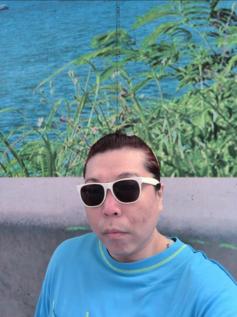「GALLIANOのアイテム（バッグ、グリーン系）」を使った、Panda Ngさん（メンズ・180cm）の夏コーディネートの2枚目の写真