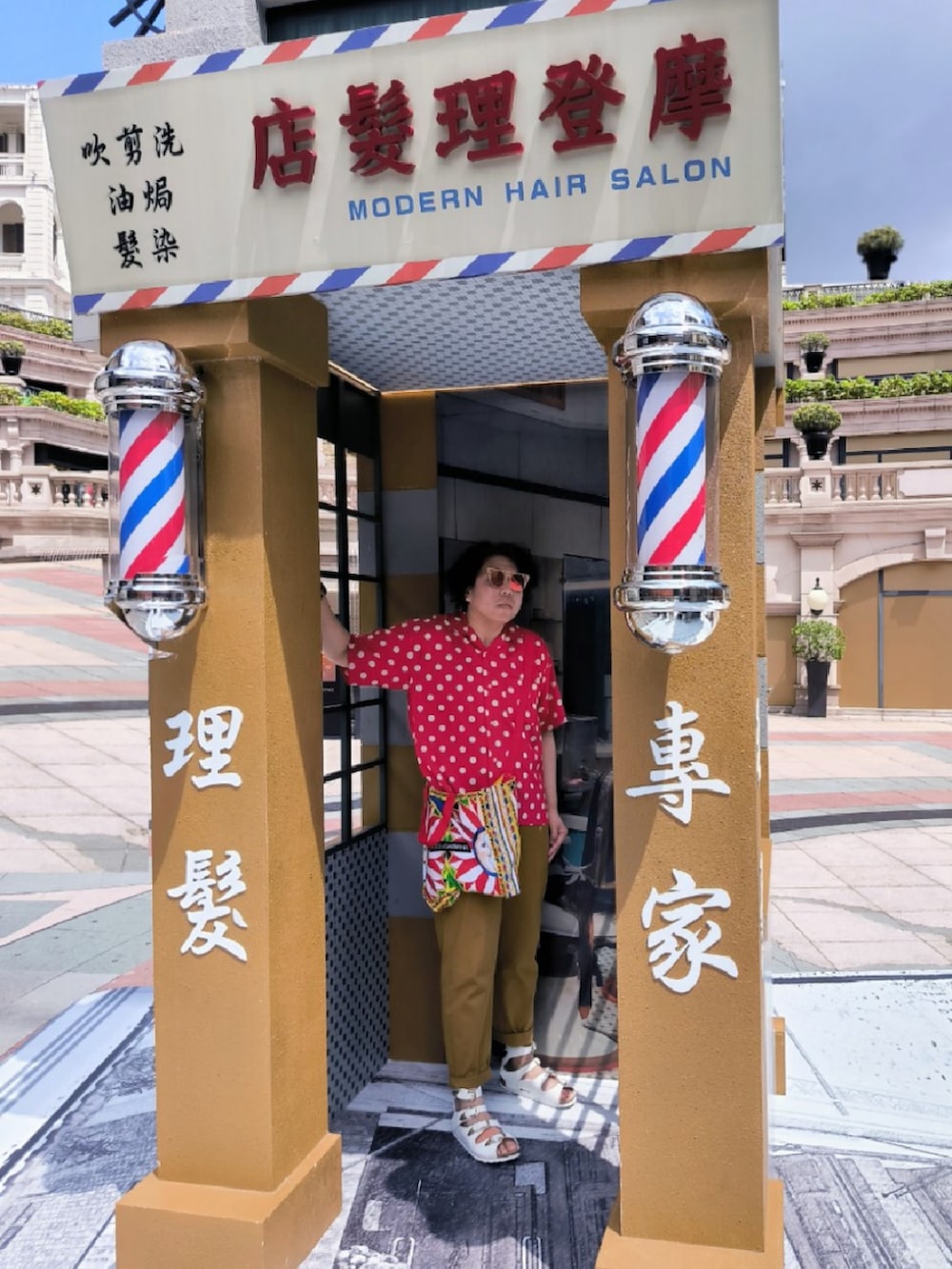 「Johanna Ho for Birkenstockのアイテム（サンダル、ホワイト系）」を使った、Panda Ngさん（メンズ・180cm）の秋コーディネートの5枚目の写真