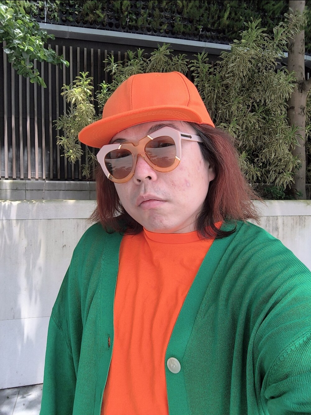「Vivienne Westwoodのアイテム（スリッポン、オレンジ系）」を使った、Panda Ngさん（メンズ・180cm）の夏コーディネートの4枚目の写真