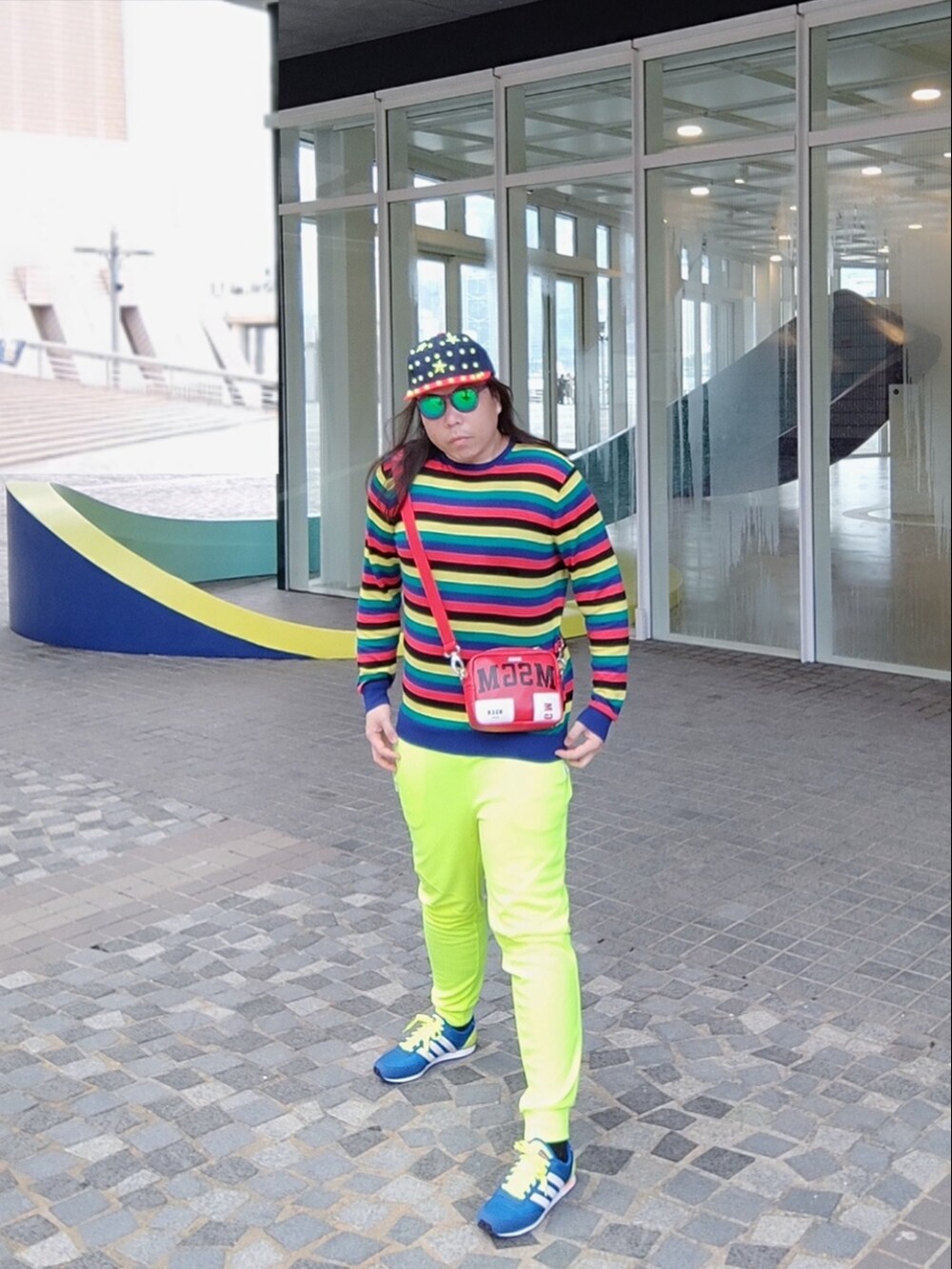 「JW Anderson X uniqloのアイテム（ニット/セーター、その他）」を使った、Panda Ngさん（メンズ・180cm）の春コーディネートの2枚目の写真