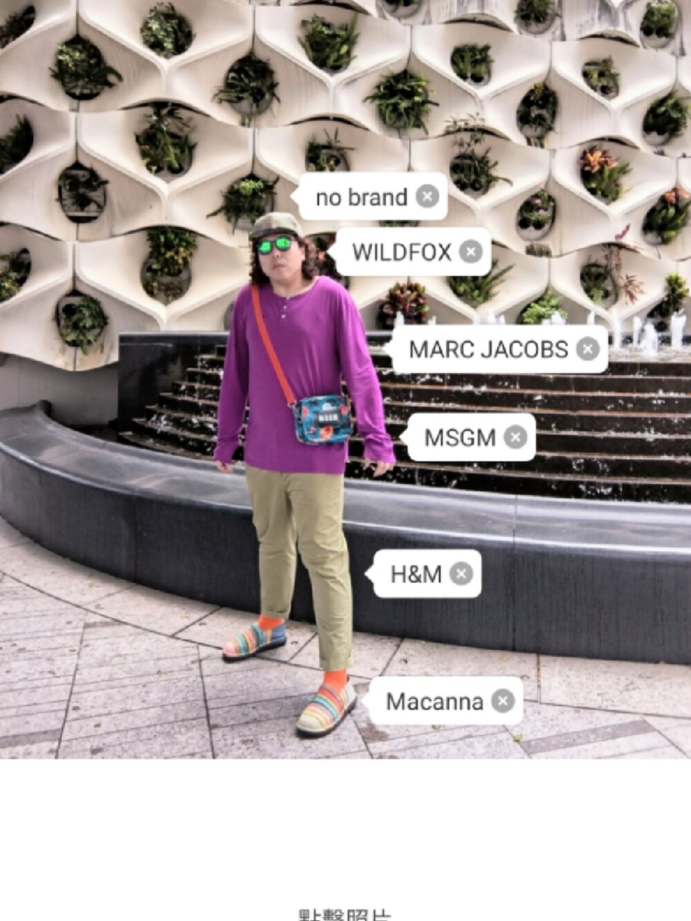「MARC JACOBSのアイテム（Tシャツ/カットソー、パープル系）」を使った、Panda Ngさん（メンズ・180cm）の夏コーディネートの4枚目の写真