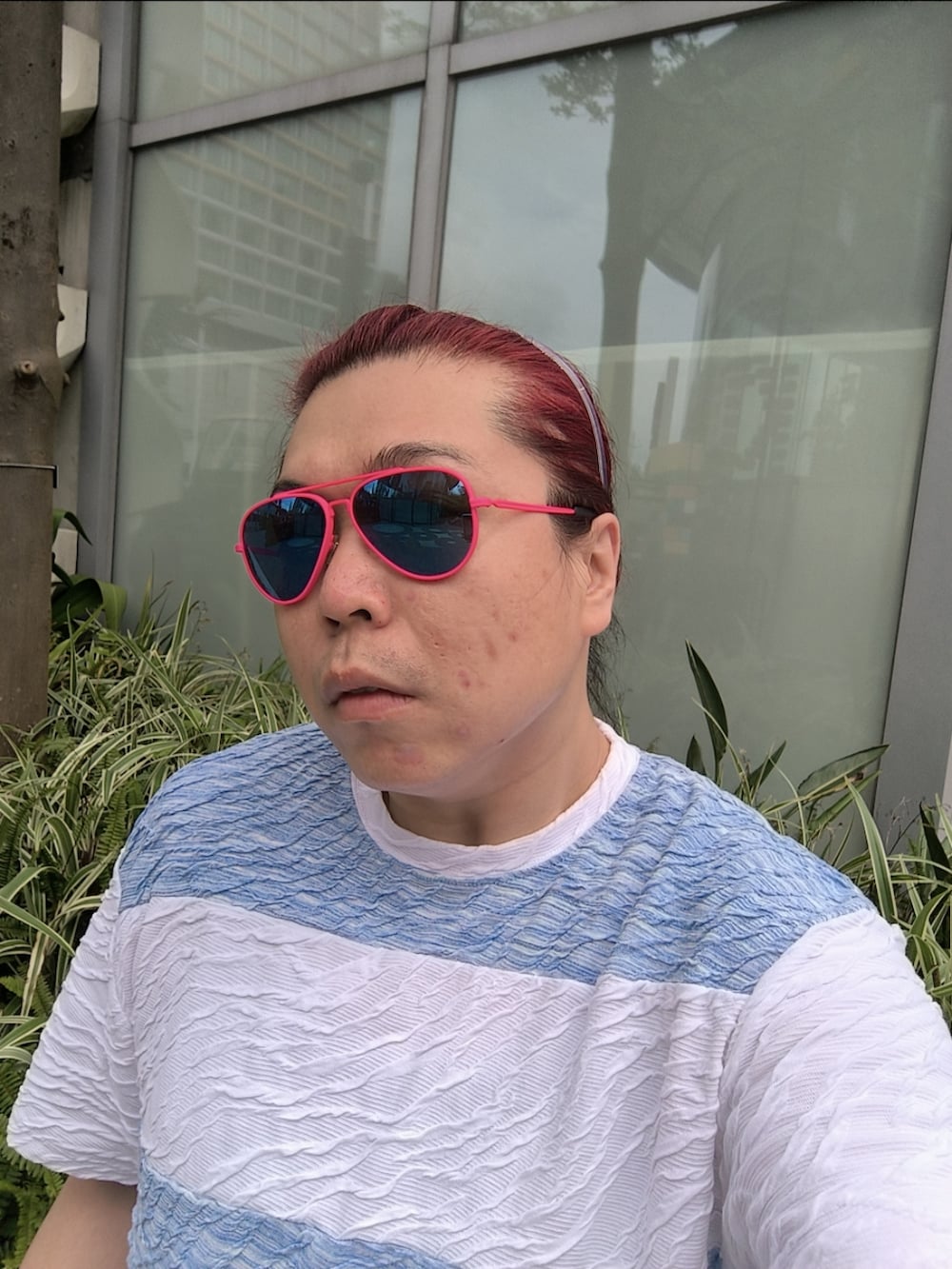 「KENZOのアイテム（サンダル、ブルー系）」を使った、Panda Ngさん（メンズ・180cm）の秋コーディネートの4枚目の写真