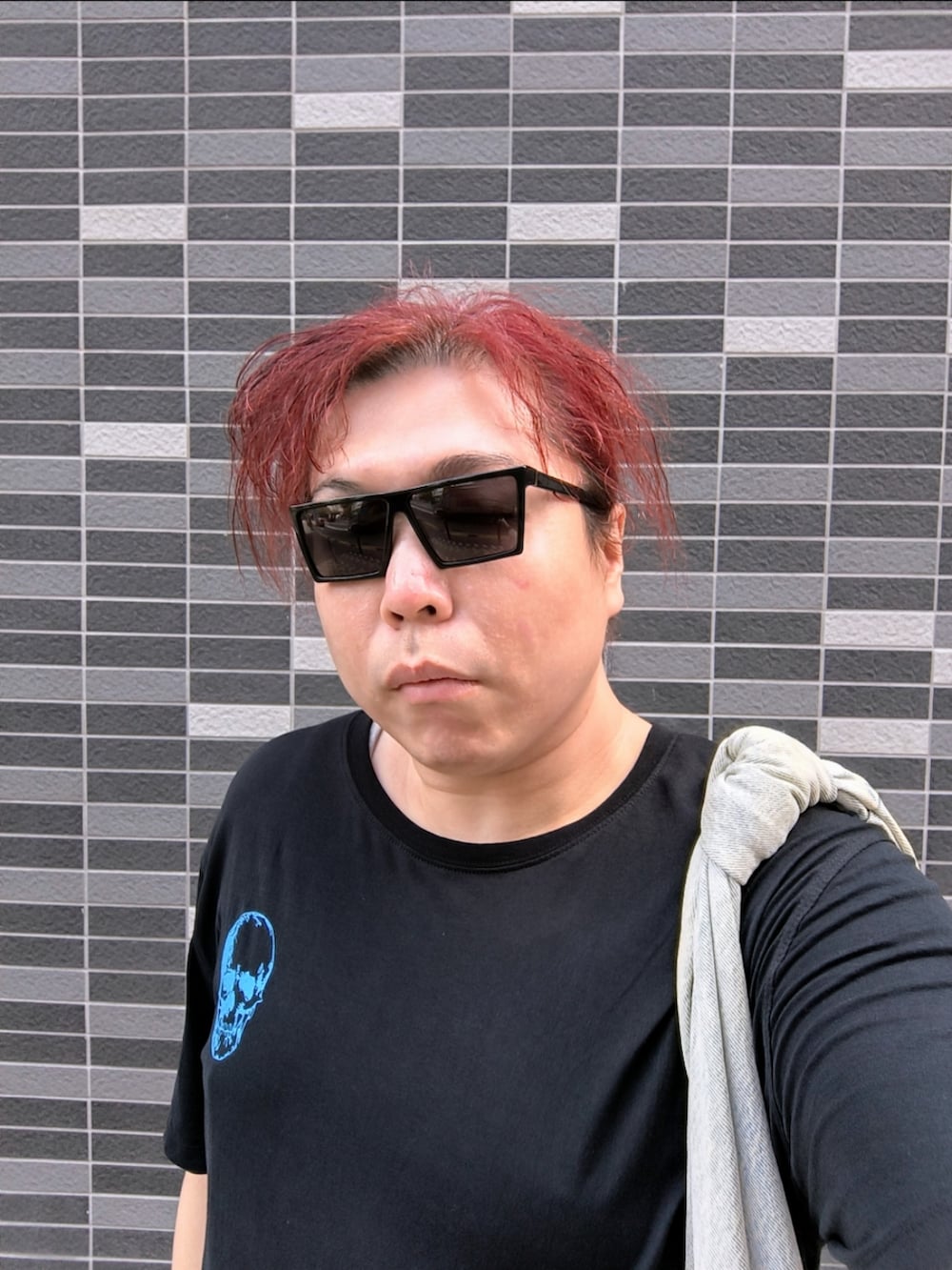 「melissaのアイテム（サンダル、ブラック系）」を使った、Panda Ngさん（メンズ・180cm）の秋コーディネートの2枚目の写真
