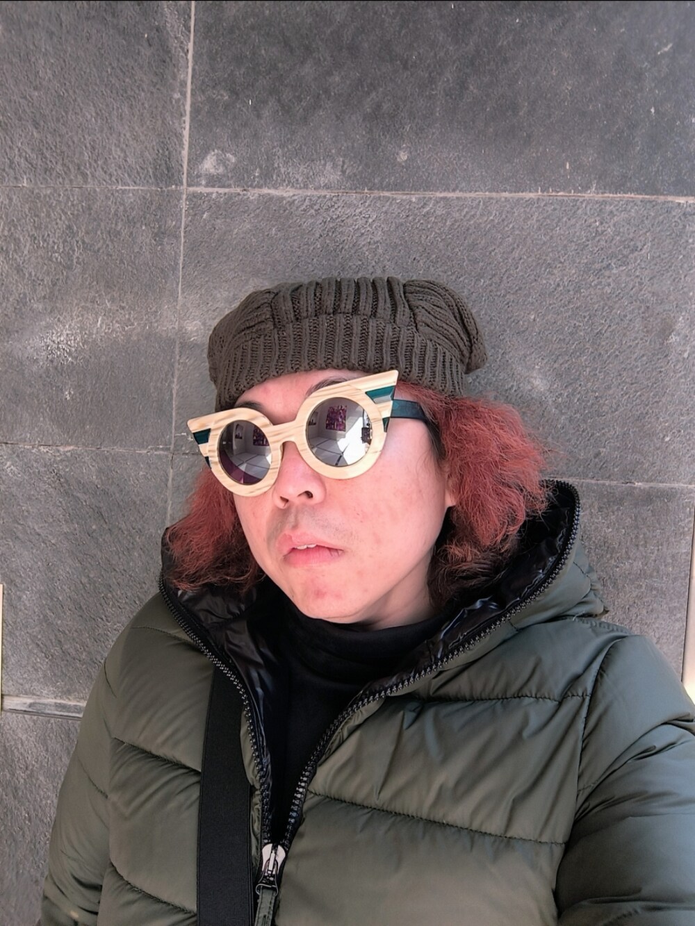 「DUVETICAのアイテム（ダウンジャケット/コート、グリーン系）」を使った、Panda Ngさん（メンズ・180cm）の冬コーディネートの4枚目の写真
